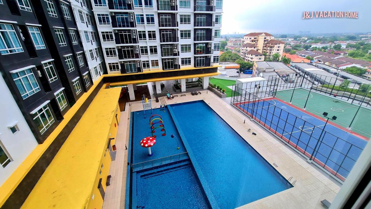 J&J Vacation Home@Novo8 Residence Kampong Tambak Exterior photo