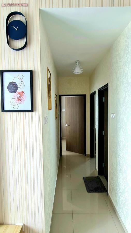J&J Vacation Home@Novo8 Residence Kampong Tambak Exterior photo