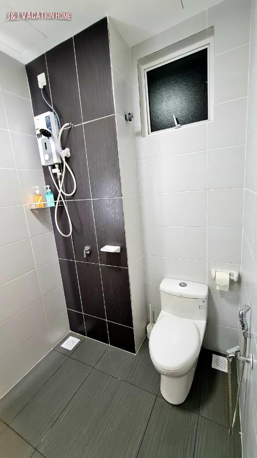 J&J Vacation Home@Novo8 Residence Kampong Tambak Exterior photo
