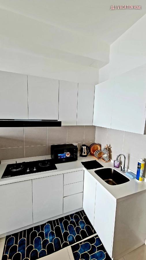 J&J Vacation Home@Novo8 Residence Kampong Tambak Exterior photo