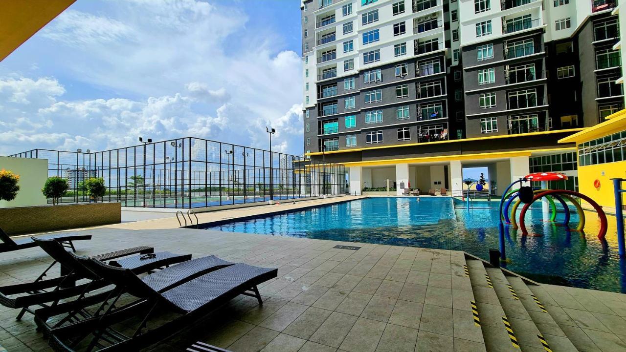 J&J Vacation Home@Novo8 Residence Kampong Tambak Exterior photo